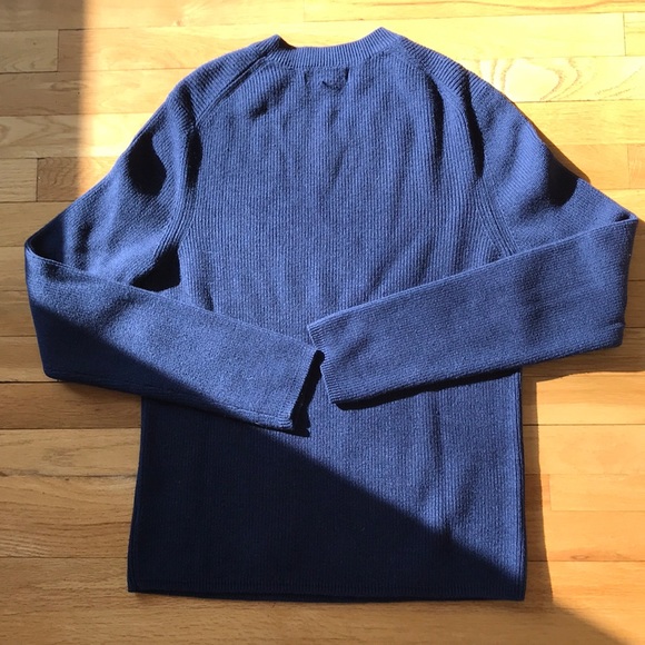 Men’s Banana Republic Navy Sweater - Picture 3 of 4
